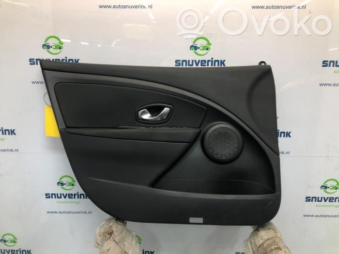 Renault Megane III Rivestimento del pannello della portiera anteriore