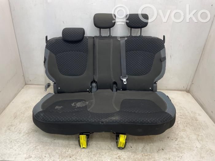 Renault Captur Takaistuin 