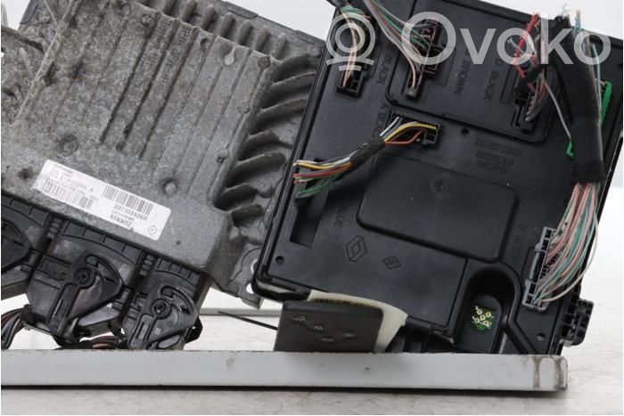 Renault Megane III Unitate/modul de control motor 