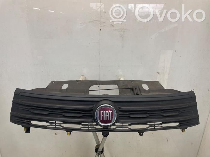 Fiat Talento Grille calandre supérieure de pare-chocs avant