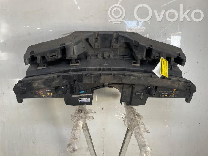 Renault Kangoo II Pas przedni 