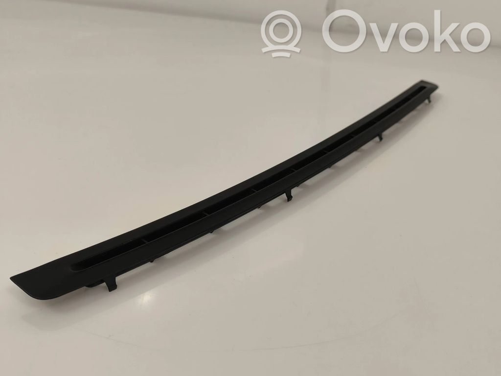 BMW 3 E36 Lango oro grotelės 