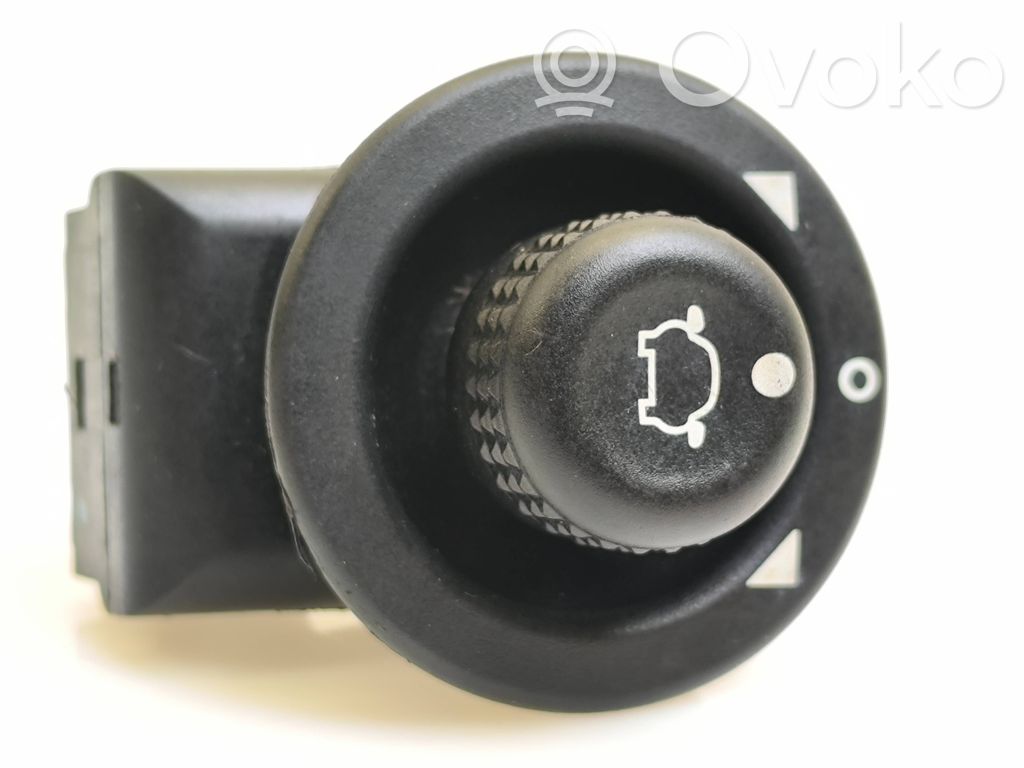 Wing mirror switch   93BG17B676BB,K808X