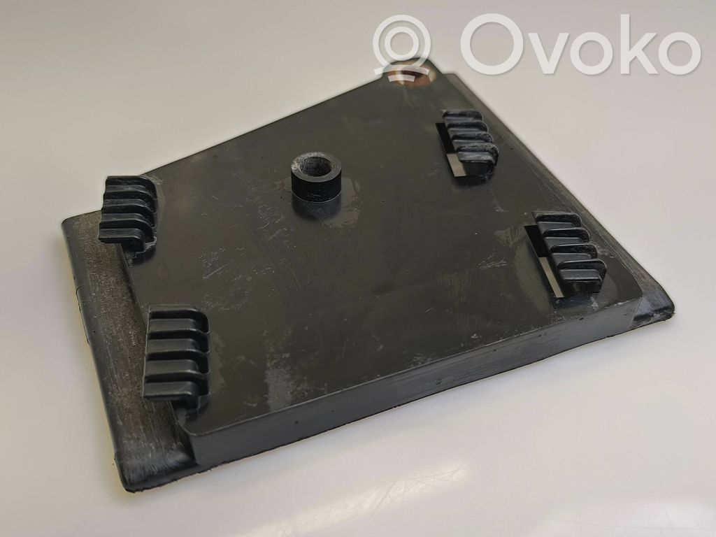 Audi A8 S8 D2 4D Front bumper mounting bracket 