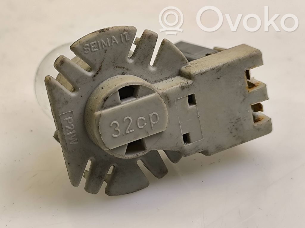 Audi A6 S6 C5 4B Aizmugurējā luktura detaļa 
