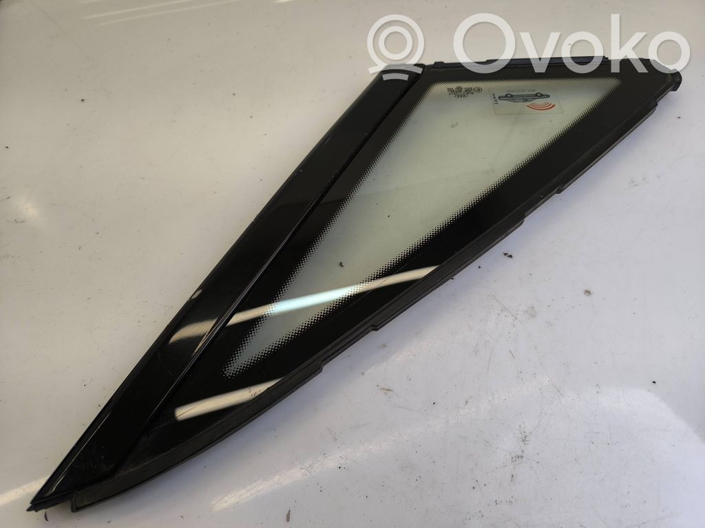 Rear side window   4D0845300