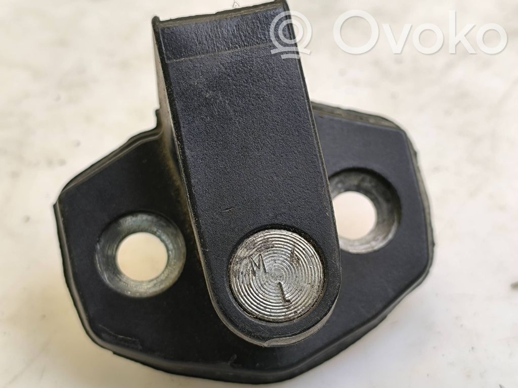 Front door lock loop/hook striker   8105511