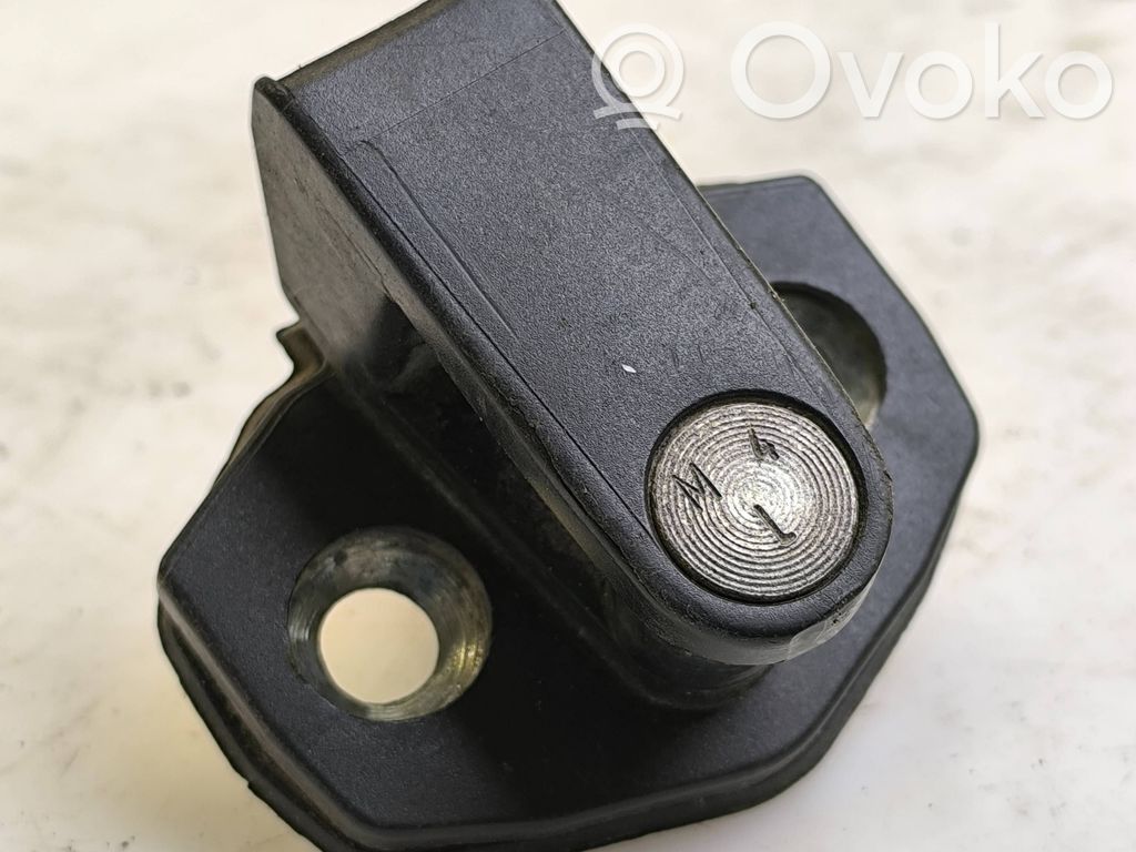 BMW 5 E39 Front door lock loop/hook striker 