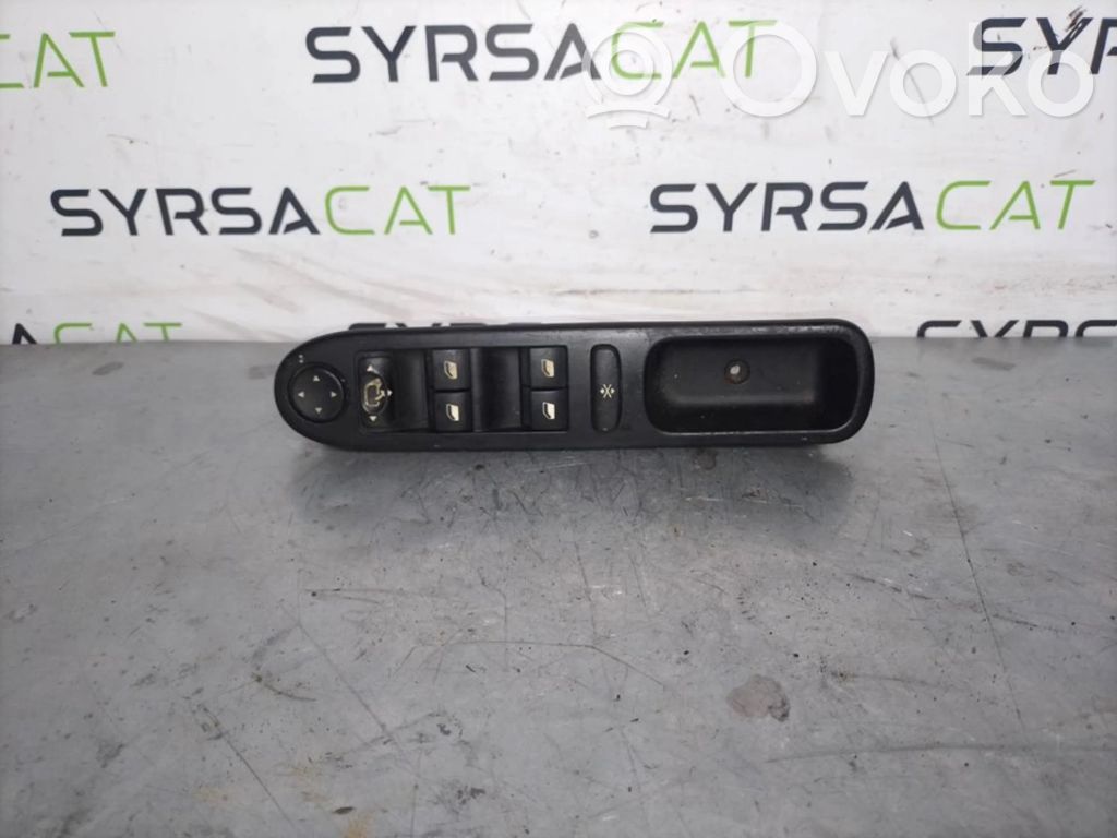 Peugeot 307 Electric window control switch 