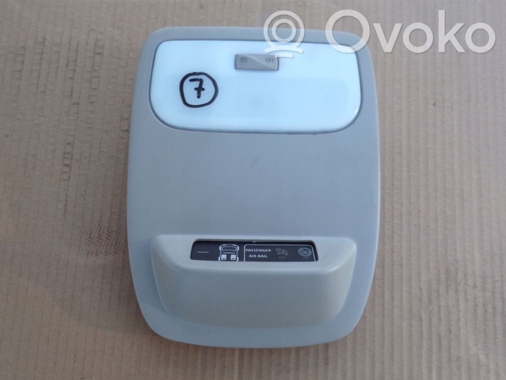 Renault Twingo III Front seat light 