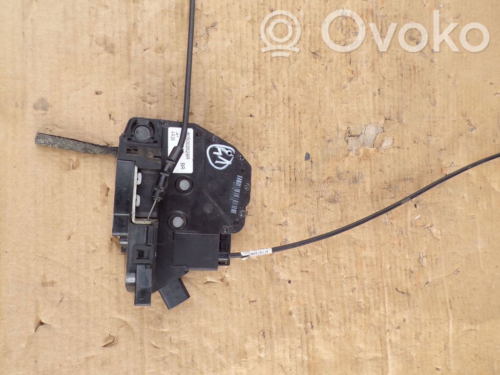 Renault Captur Front door lock 