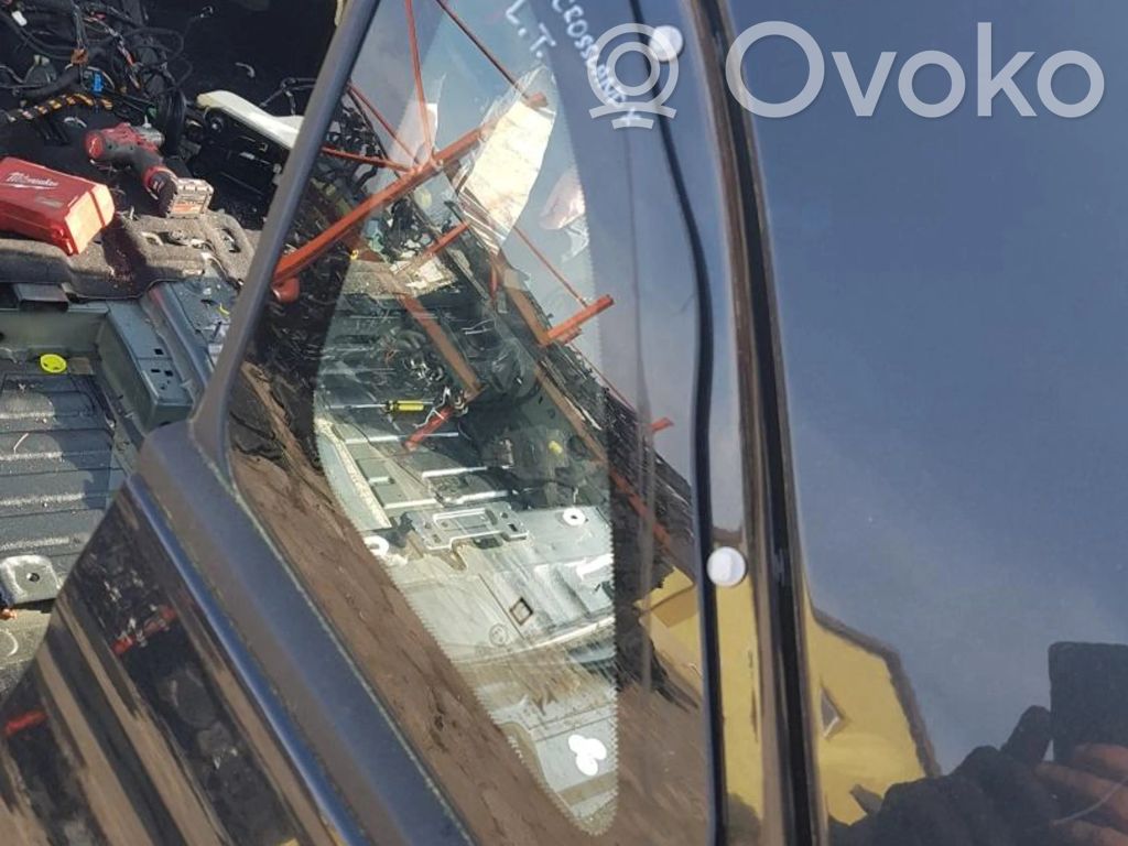 Opel Crossland X Rear side window 