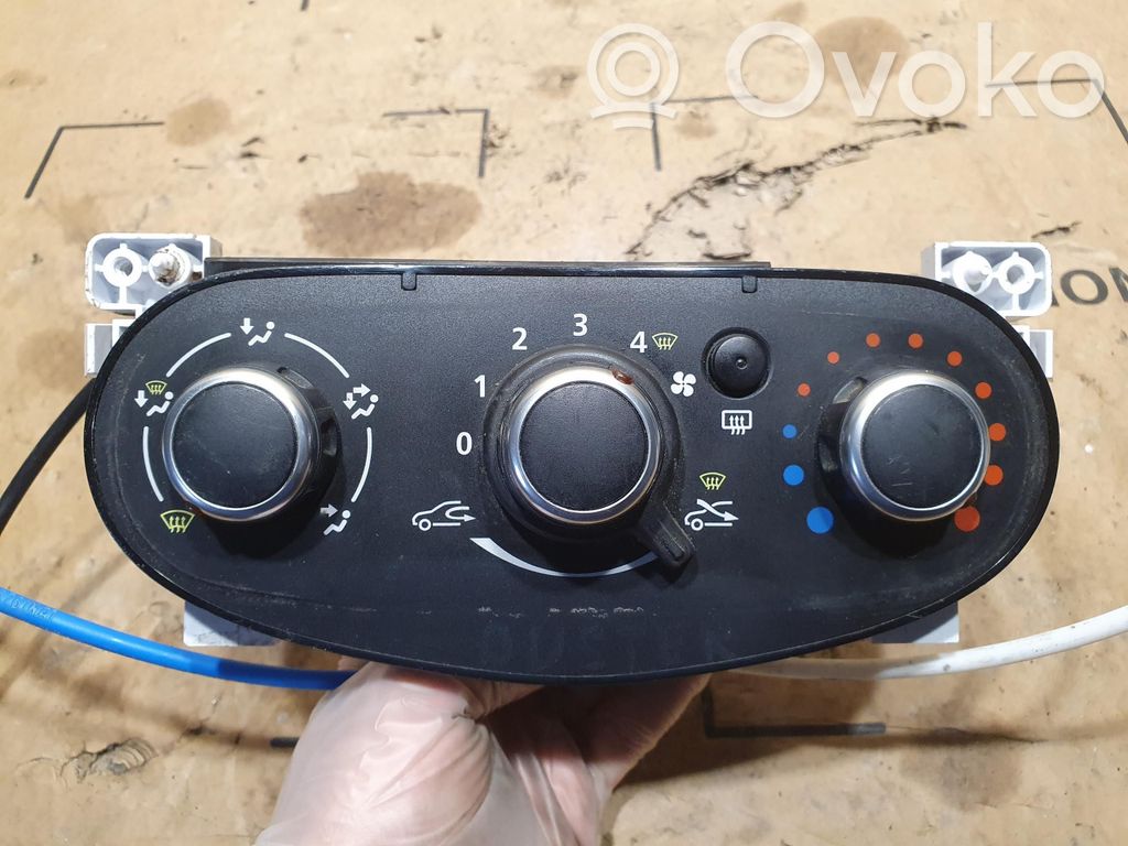Dacia Duster Climate control unit 