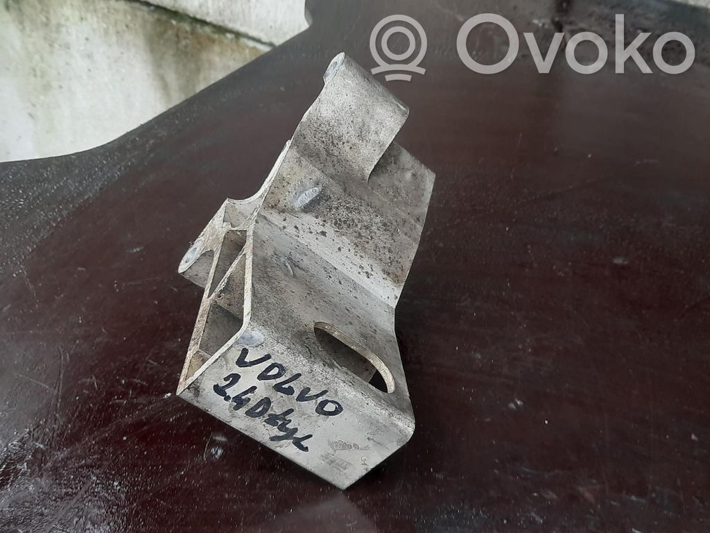 Volvo XC90 Engine mounting bracket 