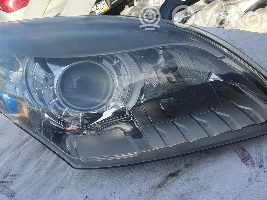 Renault Megane III Lampa przednia 