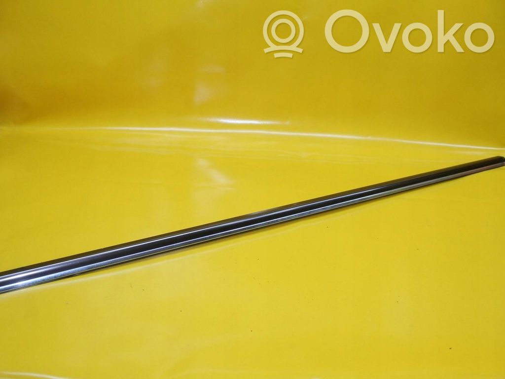 Mercedes-Benz CLK A209 C209 Listwa / Uszczelka szyby drzwi przednich 