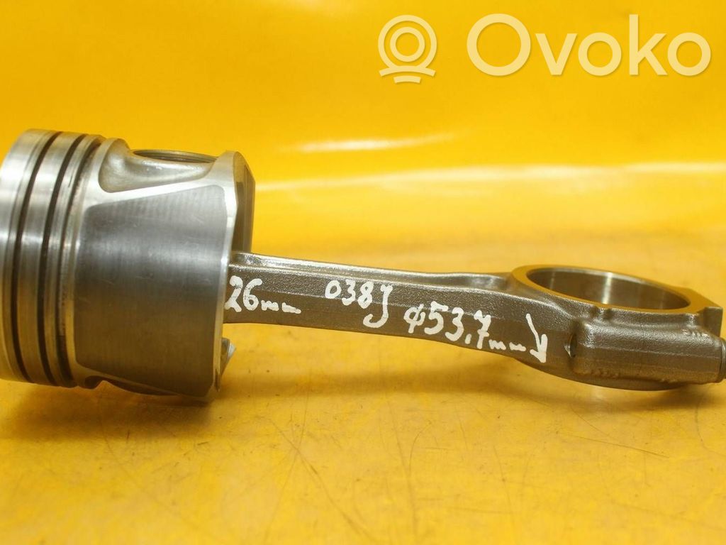 Volkswagen PASSAT B6 Kolben 