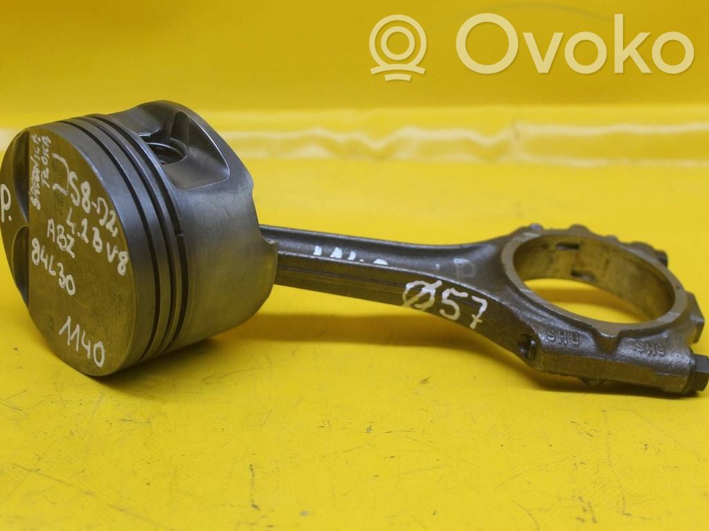 Audi A8 S8 D2 4D Piston avec bielle 