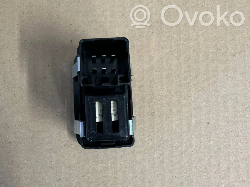 Fiat Freemont Electric window control switch 