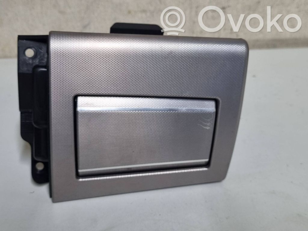 Boczna kratka nawiewu deski rozdzielczej   8X23014A23AJ