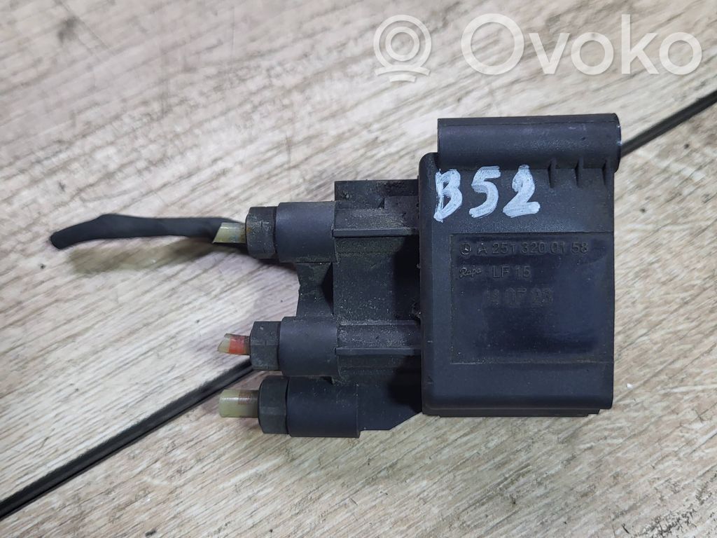 Mercedes-Benz R W251 Air suspension valve block 