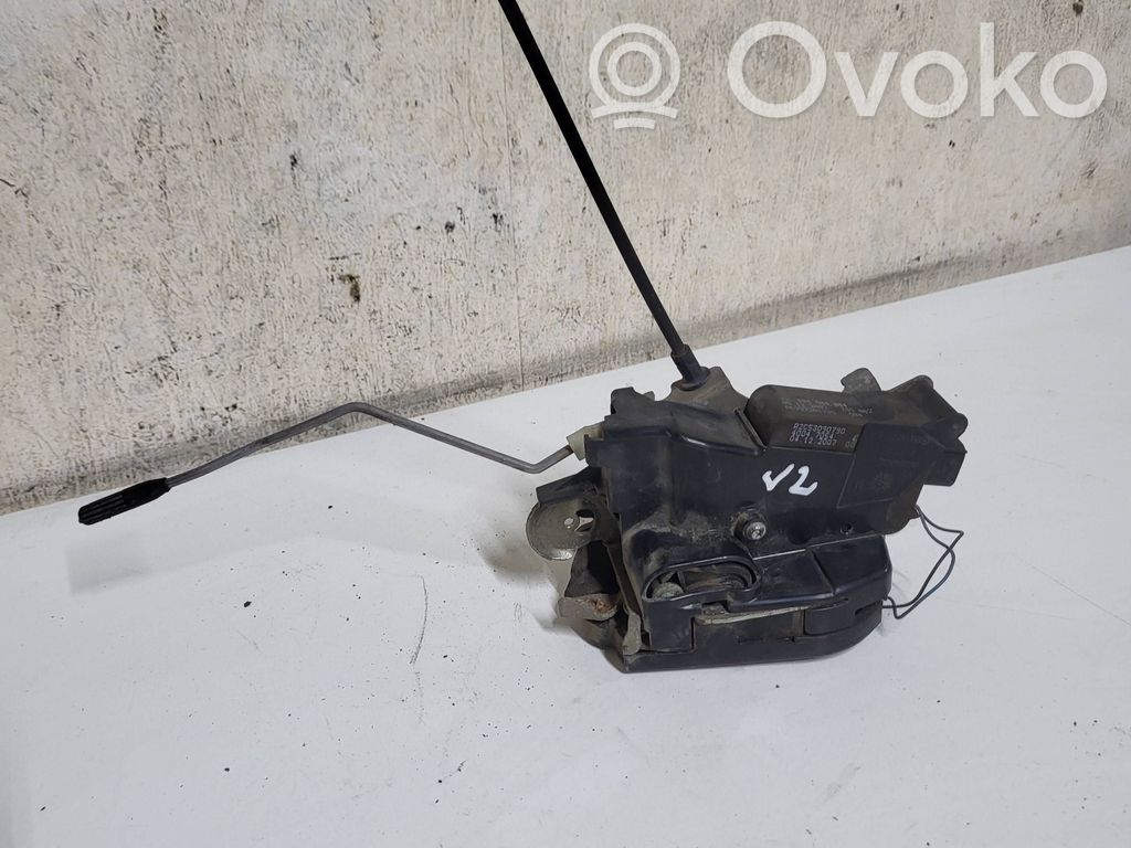Mercedes-Benz Vito Viano W639 Zamek drzwi przednich 