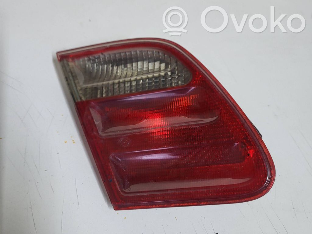 Mercedes-Benz E W210 Lampa tylna 