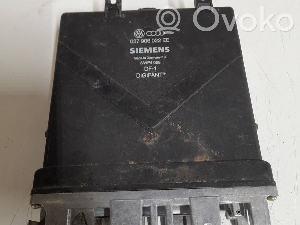 Audi 80 90 S2 B4 Engine control unit/module 