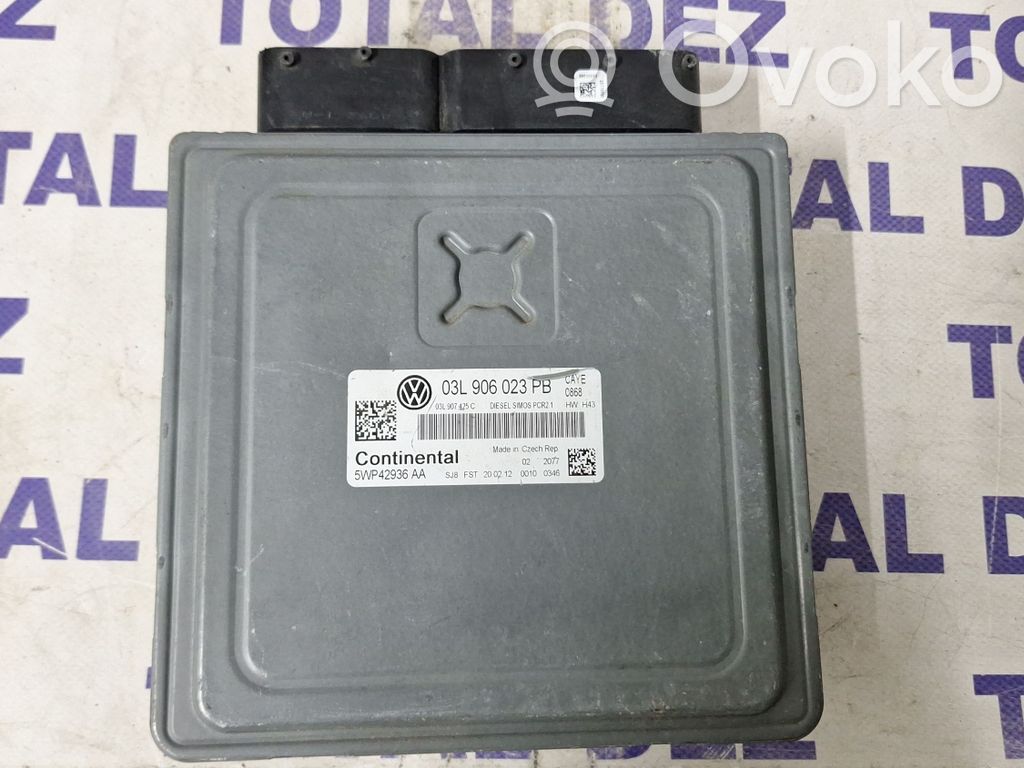 Volkswagen Golf VI Engine control unit/module 