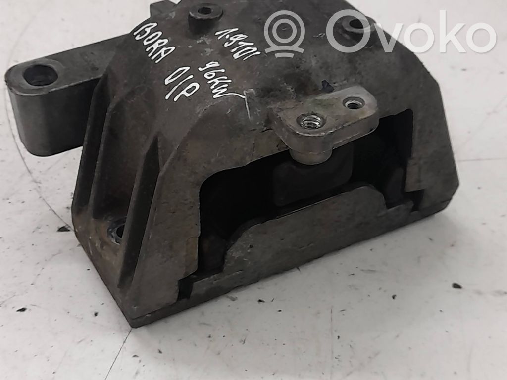 Volkswagen Bora Engine mount bracket 
