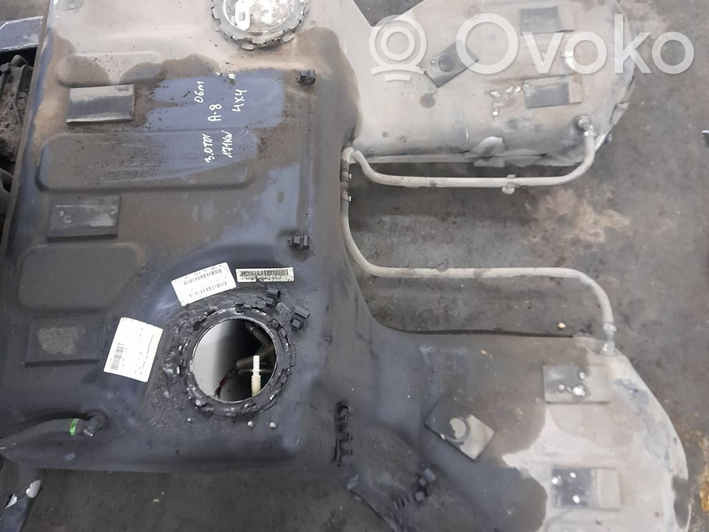 Audi A8 S8 D3 4E Polttoainesäiliö 