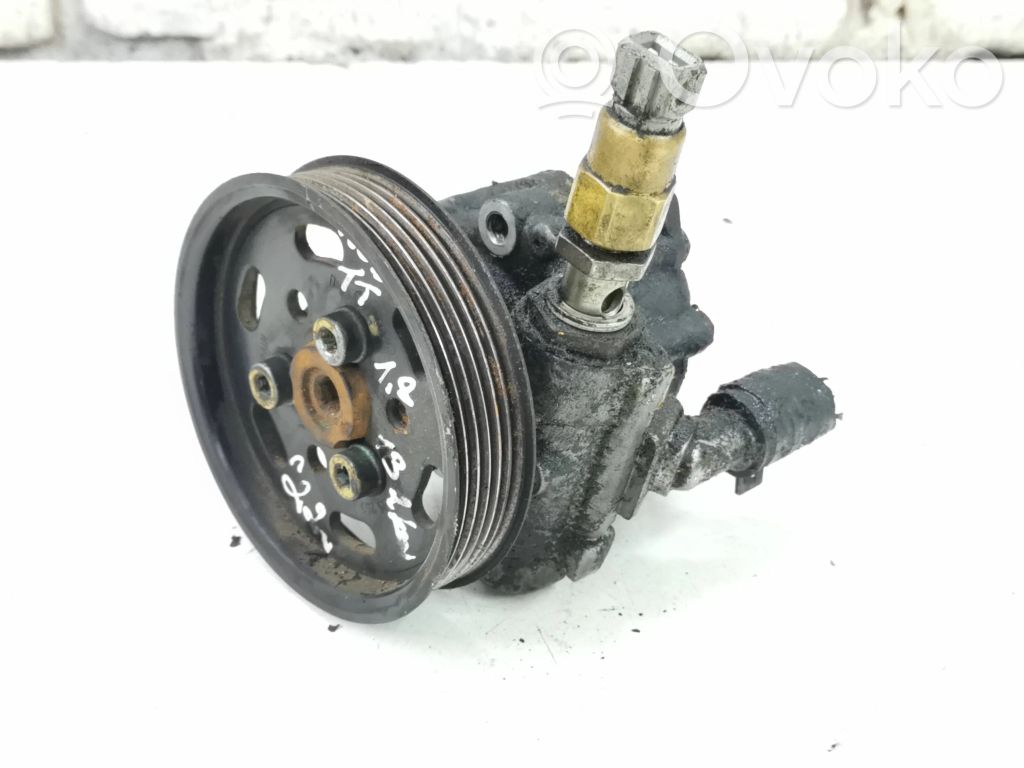 Audi TT Mk1 Ohjaustehostimen pumppu 