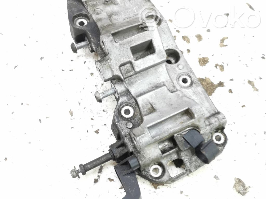 BMW 4 F36 Gran coupe Mocowanie alternatora 