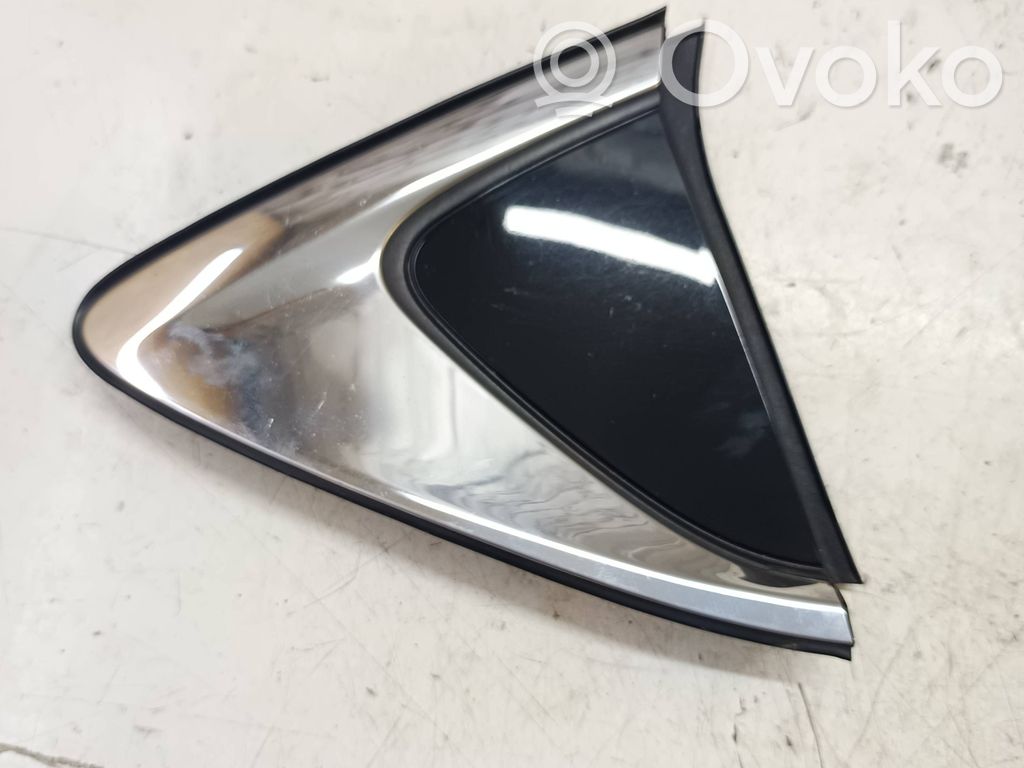 Mazda 6 Takaoven lasin muotolista 
