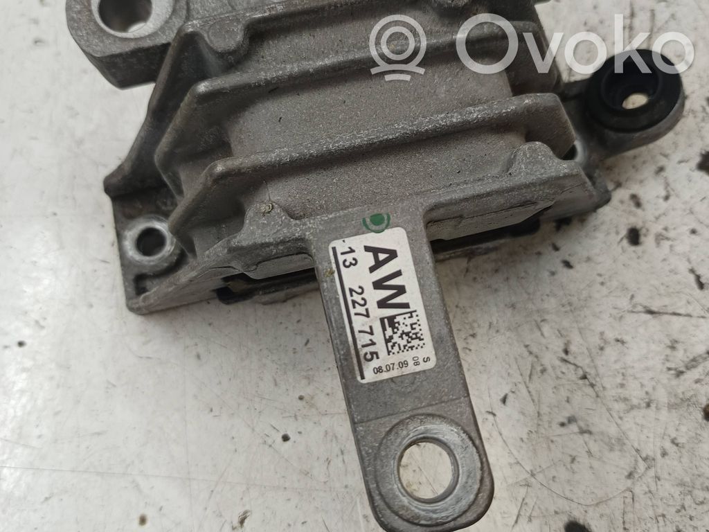Opel Insignia A Engine mount bracket 
