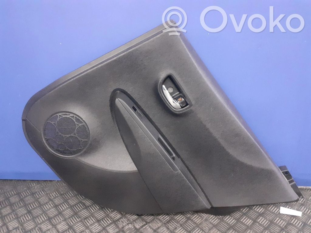 Toyota Yaris Boczki / Poszycie drzwi tylnych 
