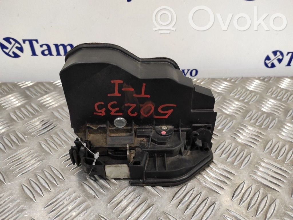 Rear door lock   7167075