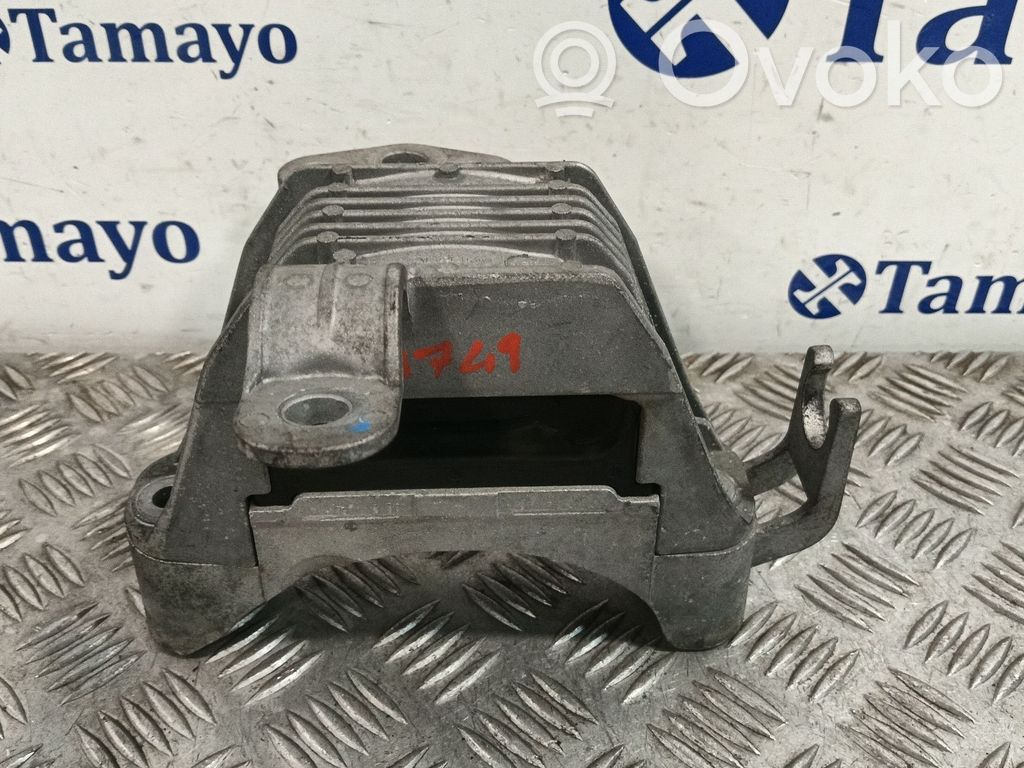 Chevrolet Cruze Engine mount bracket 