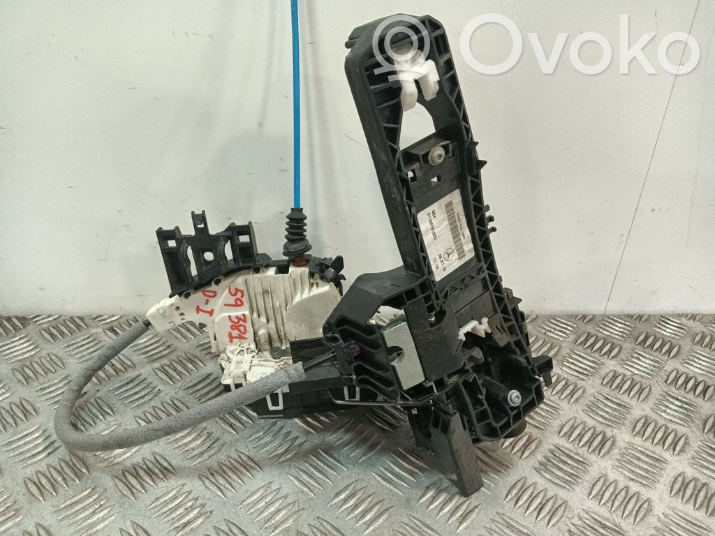 Mercedes-Benz A W176 Serratura portiera anteriore