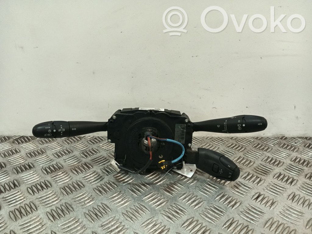 Peugeot 207 Interrupteur / bouton multifonctionnel 