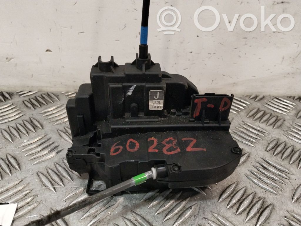 Nissan Qashqai Zamek drzwi tylnych 