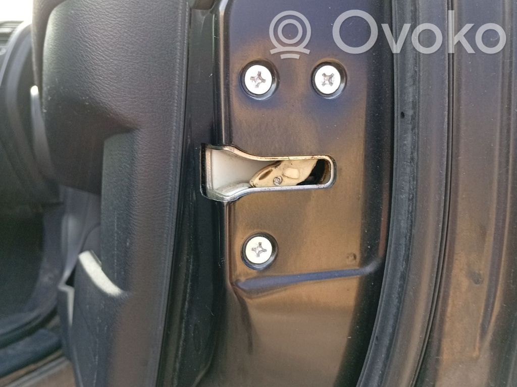 Honda CR-V Priekšpusē slēdzene 