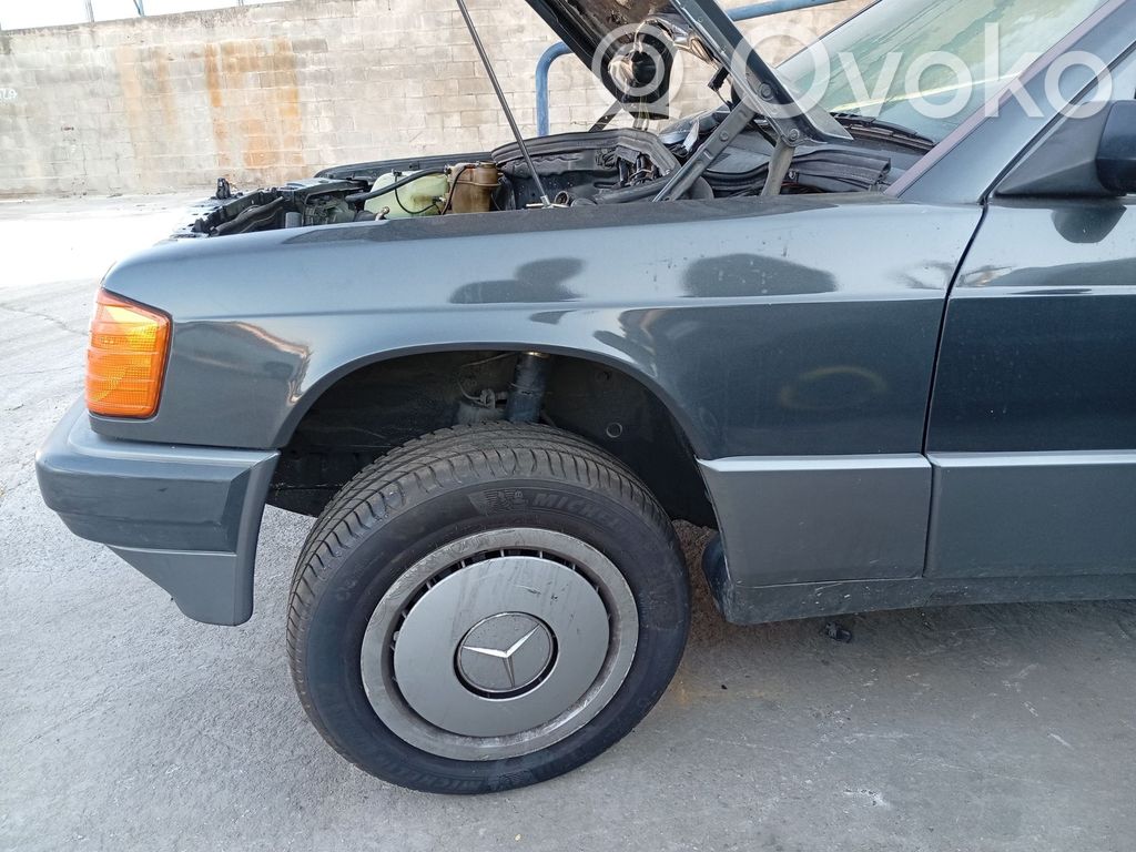Mercedes-Benz 190 W201 Aripă