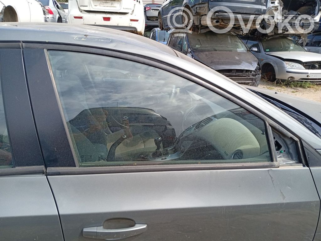 Chevrolet Cruze priekšējo durvju stikls (četrdurvju mašīnai)