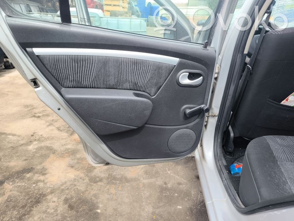 Dacia Sandero Mecanismo para subir la puerta trasera sin motor