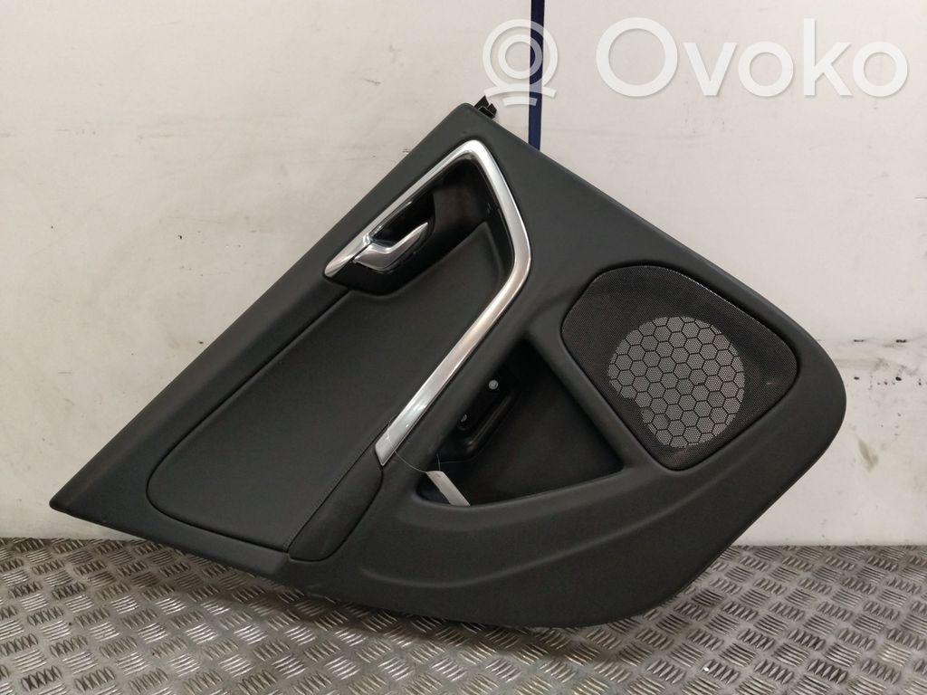 Volvo V60 Takaoven verhoilu