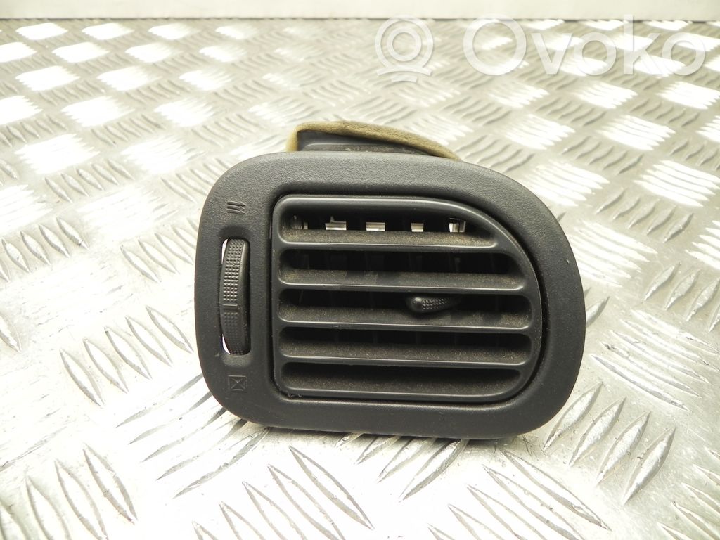 Mazda 323 Grille d'aération arrière 