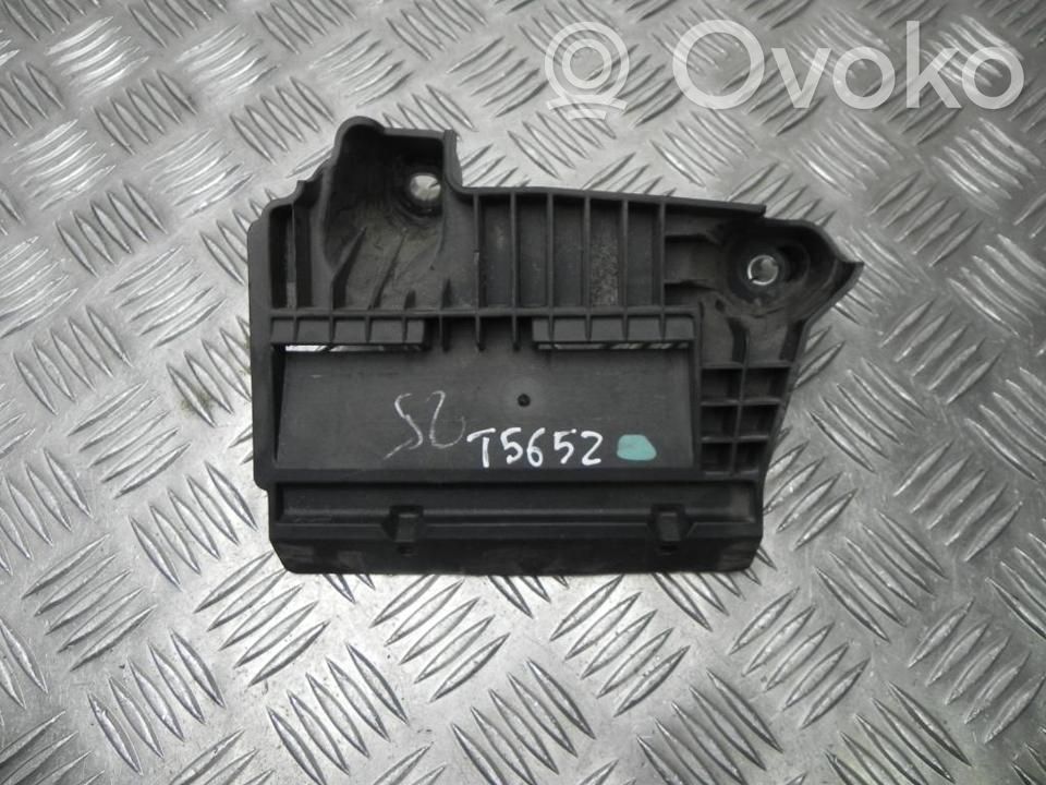 Ford Edge II Radio/GPS head unit trim 