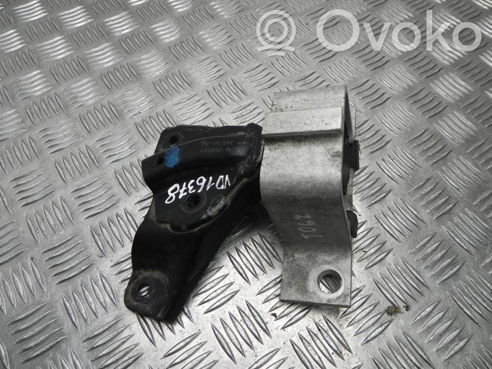 Dacia Sandero Engine mount bracket 
