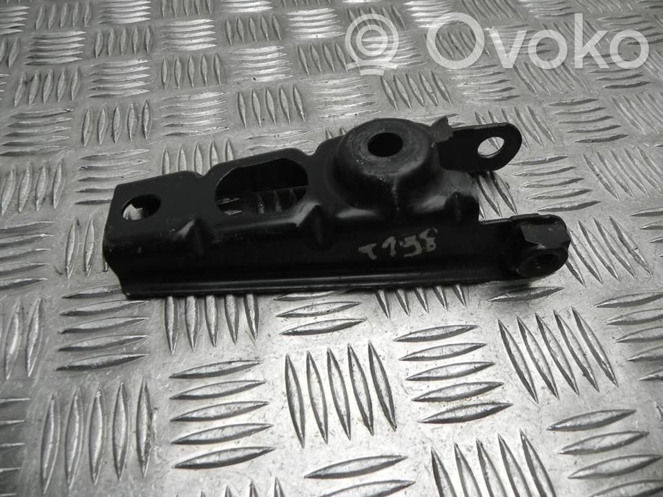 Dacia Sandero Engine mounting bracket 
